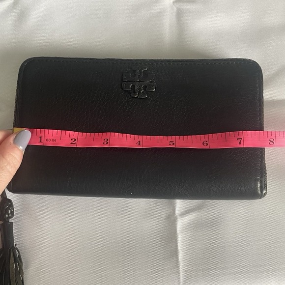 Tory Burch Taylor Zip Continental Wallet in Black Pebbled Leather With Tassel - Picture 14 of 15